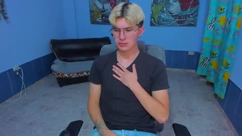 Snapshot of patrik027 chatting on 11/28/25, 06:49 .... online show from 11/28/25, 06:49