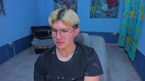 Snapshot of patrik027 chatting on 11/29/25, 07:06 .... online show from 11/29/25, 07:06