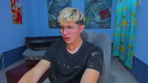 Snapshot of patrik027 chatting on 11/30/25, 07:12 .... online show from 11/30/25, 07:12