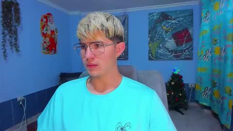 Snapshot of patrik027 chatting on 12/01/25, 10:20 .... online show from 12/01/25, 10:20