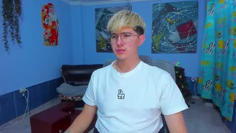 Snapshot of patrik027 chatting on 12/02/25, 07:20 .... online show from 12/02/25, 07:20