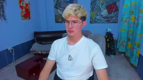 Snapshot of patrik027 chatting on 12/03/25, 07:27 .... online show from 12/03/25, 07:27