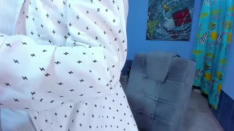 Snapshot of patrik027 chatting on 12/05/25, 07:21 .... online show from 12/05/25, 07:21