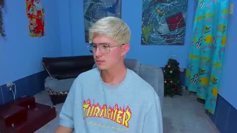 Snapshot of patrik027 chatting on 12/15/25, 12:59 .... online show from 12/15/25, 12:59