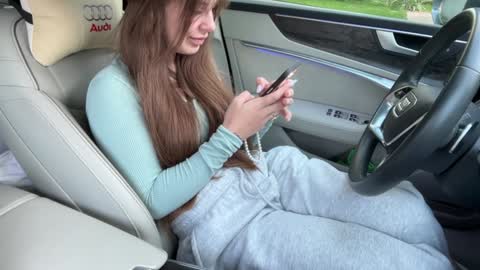 Snapshot of patry333 chatting on 09/22/25, 04:47 Andreea online show from 09/22/25, 04:47