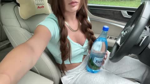 Snapshot of patry333 chatting on 10/03/25, 11:07 Andreea online show from 10/03/25, 11:07