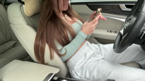 Snapshot of patry333 chatting on 10/16/25, 08:37 Andreea online show from 10/16/25, 08:37