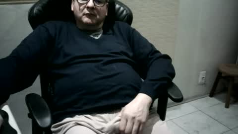 Snapshot of pattrom chatting on 05/17/26, 11:12 Patrom online show from 05/17/26, 11:12