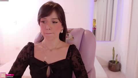 Snapshot of pau_cute chatting on 02/24/26, 07:01 Sofa online show from 02/24/26, 07:01