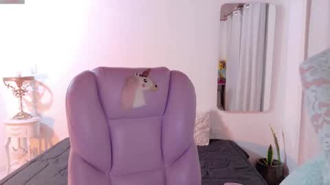 Snapshot of pau_cute chatting on 03/26/26, 06:46 Sofa online show from 03/26/26, 06:46