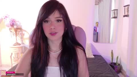 Snapshot of pau_cute chatting on 05/14/26, 09:21 Sofa online show from 05/14/26, 09:21