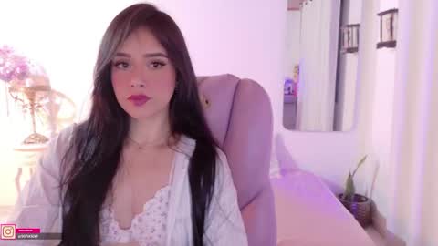 Snapshot of pau_cute chatting on 05/20/26, 11:11 Sofa online show from 05/20/26, 11:11