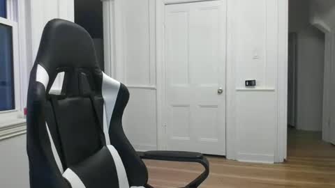 Snapshot of paul9333 chatting on 12/17/24, 09:38 shy online show from 12/17/24, 09:38