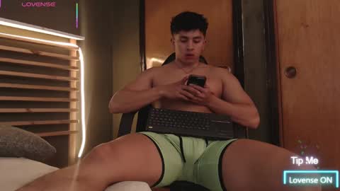 Snapshot of paul_evanss chatting on 11/19/25, 02:39 Paul online show from 11/19/25, 02:39