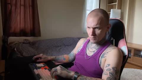 Snapshot of paul_razor chatting on 12/14/25, 01:33 Paul online show from 12/14/25, 01:33