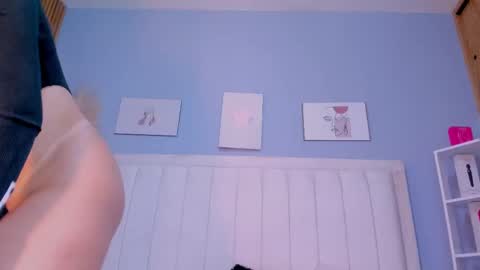 Pau online show from 10/18/25, 01:01