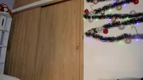 Pau online show from 12/17/25, 08:59