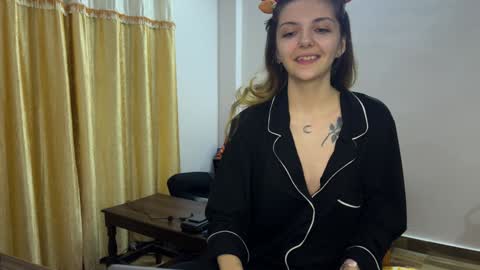 Isla  Chase online show from 12/12/24, 08:53