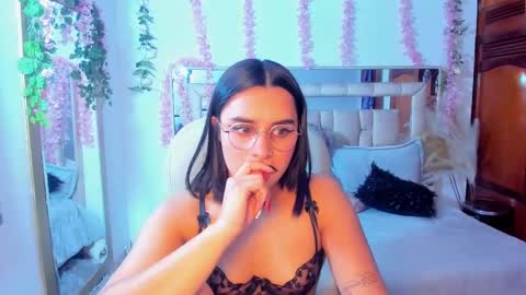 paulha_miller online show from 10/07/25, 12:02