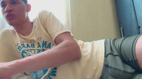 Snapshot of paulhot18 chatting on 11/16/25, 01:39 Paul Mklain online show from 11/16/25, 01:39