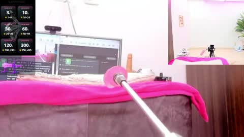 Paulina Davis  online show from 04/26/26, 01:03