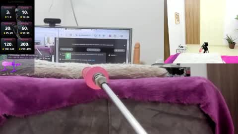 Paulina Davis  online show from 06/07/26, 01:10