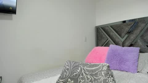 Snapshot of paulina_l chatting on 10/14/25, 07:36 Paulina online show from 10/14/25, 07:36