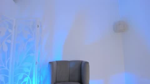 Pau online show from 09/15/25, 05:13