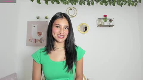 Snapshot of paulina_moons_1 chatting on 01/31/25, 08:22 paulina moos 1 online show from 01/31/25, 08:22