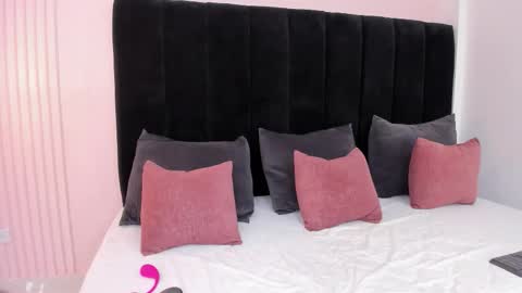 Snapshot of paulina_zuarez chatting on 11/07/25, 09:37 Paulina online show from 11/07/25, 09:37