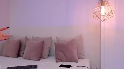 Snapshot of paulina_zuarez chatting on 12/17/25, 10:05 Paulina online show from 12/17/25, 10:05