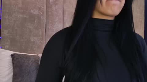 Snapshot of paulinaduarte_ chatting on 12/16/25, 11:04 Paulina online show from 12/16/25, 11:04