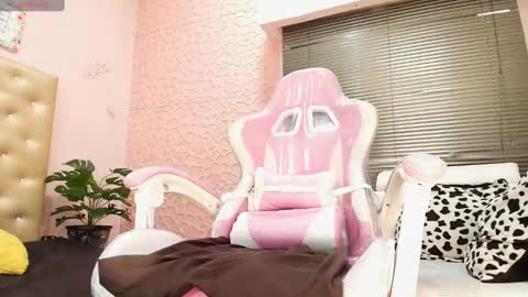 PaulinaSaennz online show from 01/10/25, 12:47
