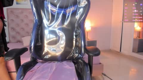 Snapshot of paulinasaeenz chatting on 03/25/26, 12:00 PaulinaSaennz online show from 03/25/26, 12:00