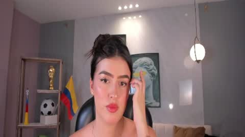 Paulina Santos  online show from 06/19/26, 07:50