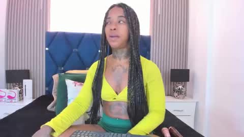 Pauline online show from 10/21/25, 01:50