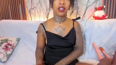 Snapshot of pauline_fox chatting on 12/20/25, 02:07 Pauline online show from 12/20/25, 02:07