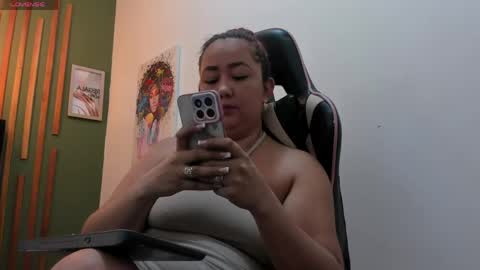 Snapshot of paulinna_curvy chatting on 04/11/26, 05:17 paulinna_curvy online show from 04/11/26, 05:17
