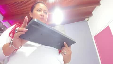 Snapshot of paulinna_curvy chatting on 04/18/26, 07:07 paulinna_curvy online show from 04/18/26, 07:07