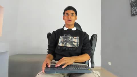 Snapshot of paull_cassidy chatting on 10/27/25, 07:40 Paull Cassidy online show from 10/27/25, 07:40