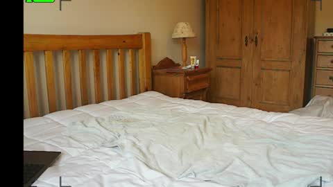 paullie2011 online show from 11/03/25, 10:16