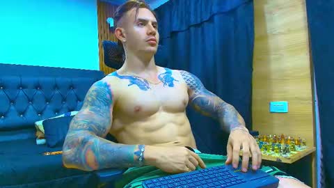 Snapshot of paulthompson_ chatting on 05/19/26, 05:25 Paul online show from 05/19/26, 05:25