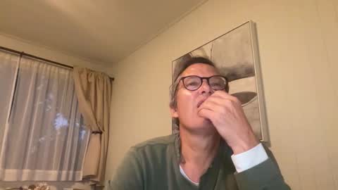 paulwill2377 online show from 12/04/25, 01:15