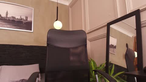 Snapshot of pavlovasw chatting on 09/21/25, 12:01 Pavlova online show from 09/21/25, 12:01