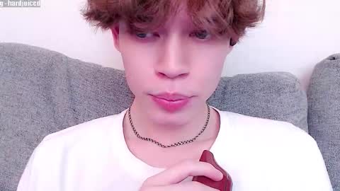 Snapshot of pawclaw chatting on 12/13/25, 09:09 pawclaw online show from 12/13/25, 09:09