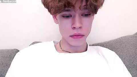 Snapshot of pawclaw chatting on 12/16/25, 08:47 pawclaw online show from 12/16/25, 08:47