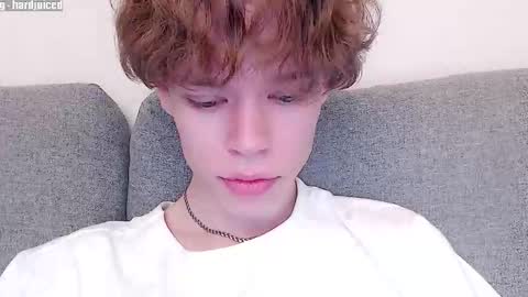 Snapshot of pawclaw chatting on 12/17/25, 09:54 pawclaw online show from 12/17/25, 09:54