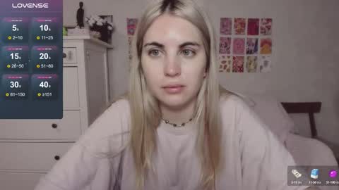 Snapshot of pawwsup1 chatting on 09/21/25, 06:37 Allisses online show from 09/21/25, 06:37