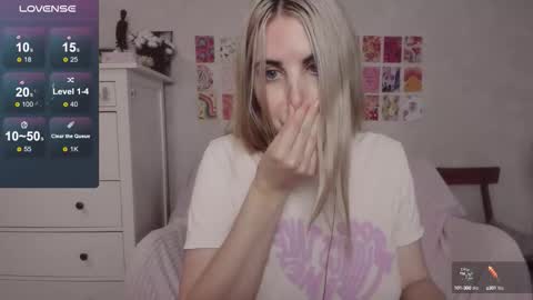 Snapshot of pawwsup1 chatting on 09/22/25, 06:48 Allisses online show from 09/22/25, 06:48