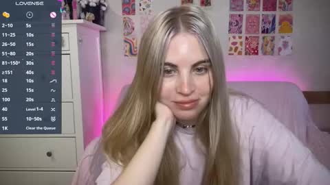 Snapshot of pawwsup1 chatting on 10/08/25, 06:33 Allisses online show from 10/08/25, 06:33